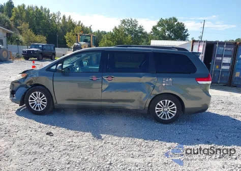 2011 Toyota Sienna Xle V6 z USA, uszkodzony, nr VIN 5TDYK3DC2BS125763